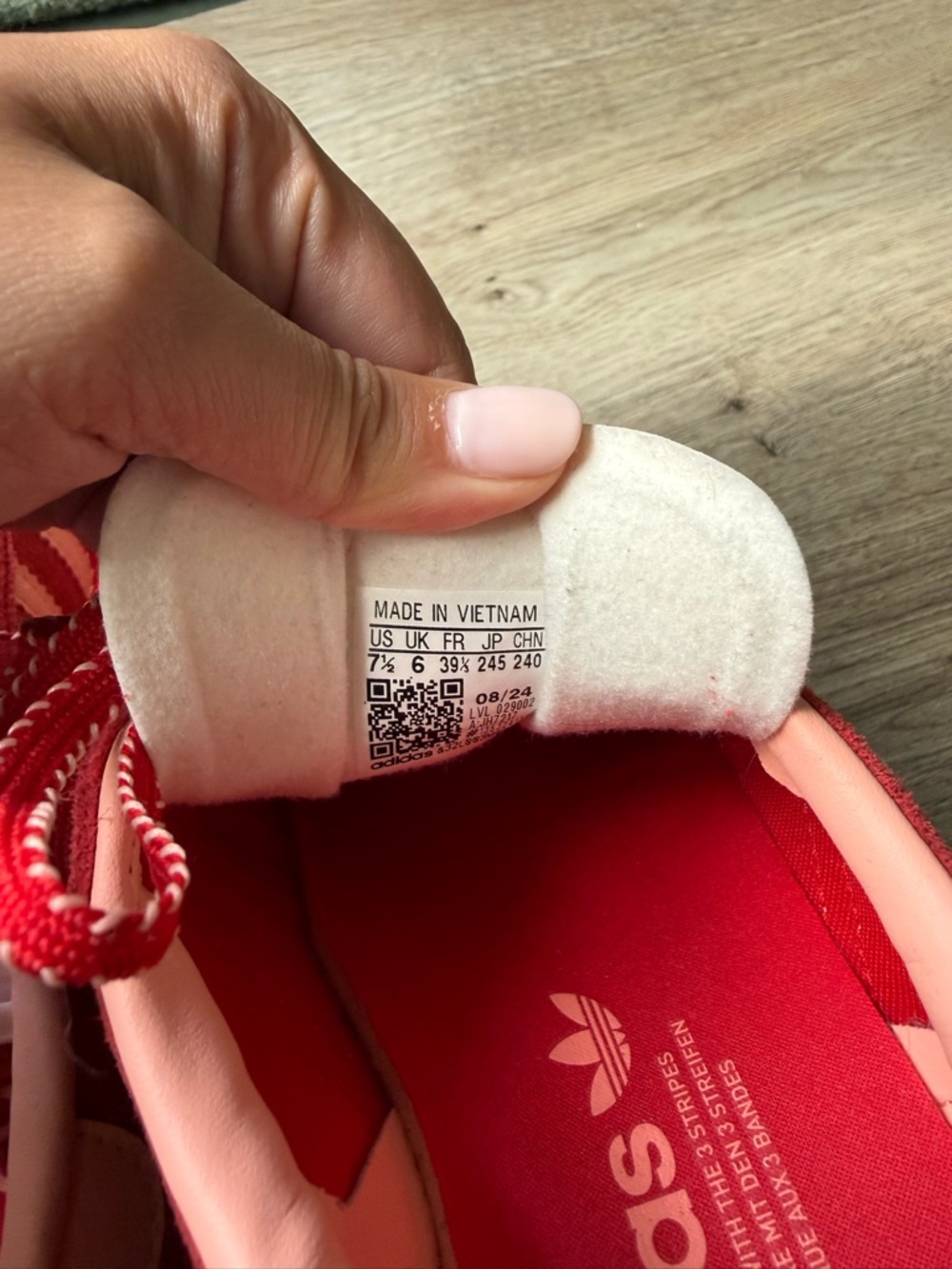 NEVER USED - Adidas Women’s Suede Sneakers in Red & Pink - Picture 4 of 6